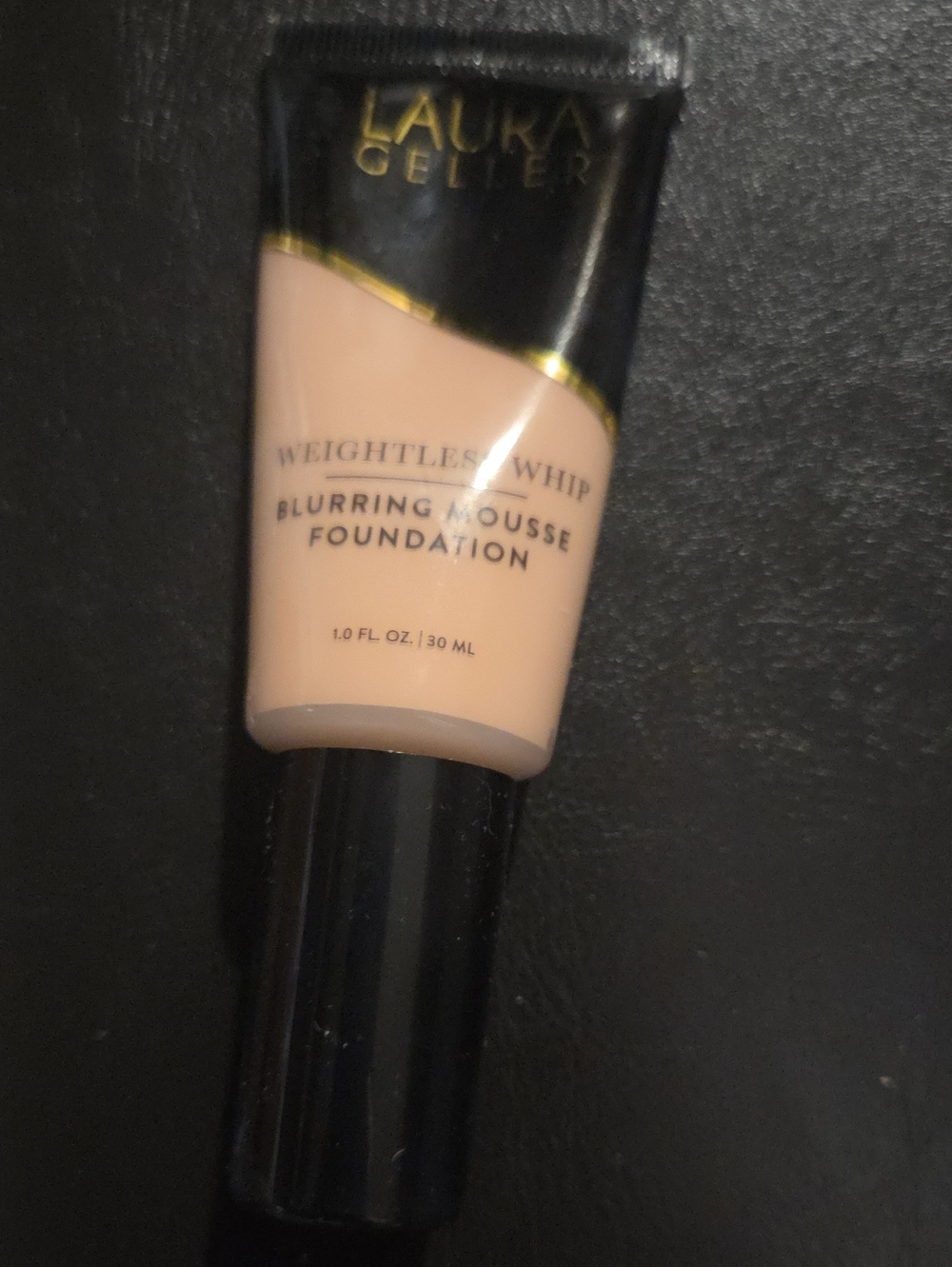Laura Geller Weightless Whip Blurring Mousse Foundation - Light Beige
